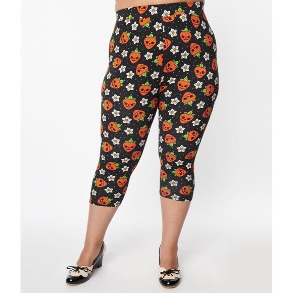 NWT!! Sourpuss Leggings Size S Strawberry Skulls Flowers Goth Punk Emo - Picture 3 of 10